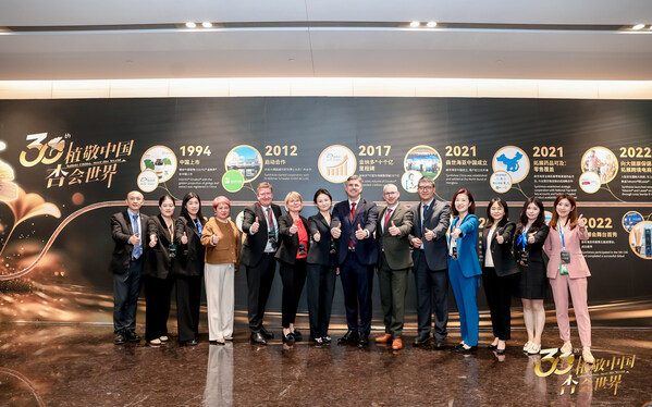 威玛舒培与森世海亚高管团队合影 威玛舒培与森世海亚高管团队合影