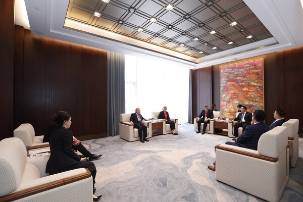 虹口区区委领导会见威玛舒培与森世海亚团队和赵继宗院士 虹口区区委领导会见威玛舒培与森世海亚团队和赵继宗院士