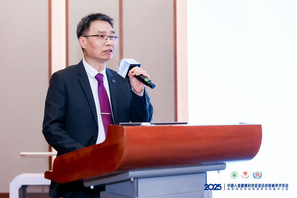 浙江孚诺医药股份有限公司董事长傅龙云先生致辞