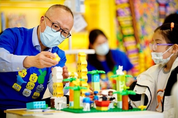 乐高集团高级副总裁兼中国区总经理黄国强表示希望能够让小朋友们从玩乐中获得力量