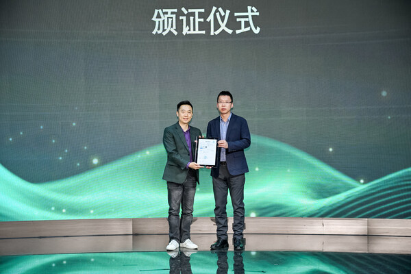 TÜV莱茵为昕诺飞照明产品颁发全局护眼及视觉关怀系统认证证书