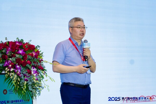 国家中西医结合医学中心毛发专病医联体负责人、中日友好医院毛发医学中心杨顶权主任