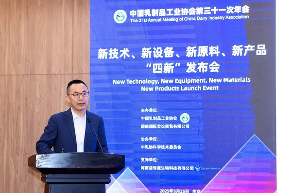 菲仕兰食品配料高级研究员孙本风介绍低聚糖研究进展