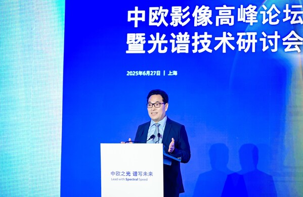 中华医学会放射学分会主任委员刘士远教授发表开幕致辞