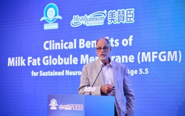 Rafael Jim&eacute;nez-Flores教授在儿童营养学研讨会上分享