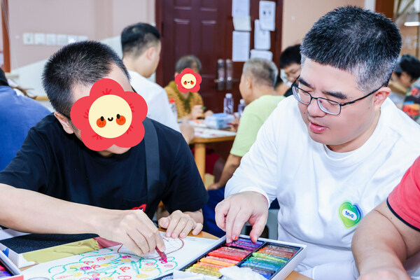 阳光家园学员与梯瓦医药志愿者携手共创现场