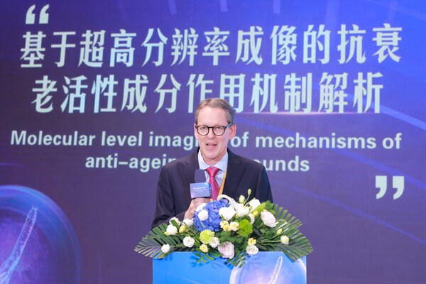 克莱门斯·卡明斯基教授作主题分享 克莱门斯·卡明斯基教授作主题分享