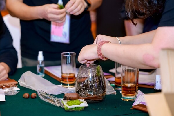 活动现场患者共创生态瓶