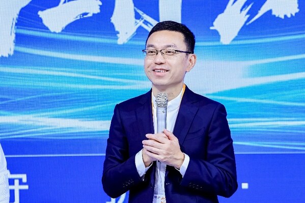 诺华公司中国区副总裁,心血管、肾脏及代谢治疗领域兼创新患者服务负责人管宏 诺华公司中国区副总裁,心血管、肾脏及代谢治疗领域兼创新患者服务负责人管宏