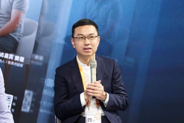 诺华公司中国区副总裁,心血管、肾脏及代谢治疗领域兼创新患者服务负责人管宏 诺华公司中国区副总裁,心血管、肾脏及代谢治疗领域兼创新患者服务负责人管宏