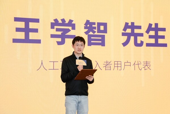 人工耳蜗植入者代表王学智