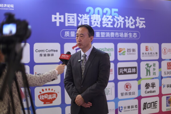 孚诺医药副总经理郭东庆接受记者采访