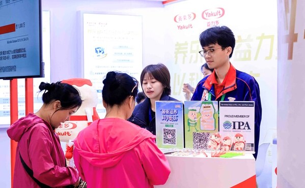 养乐多/益力多打造“以科学为本”主题展台