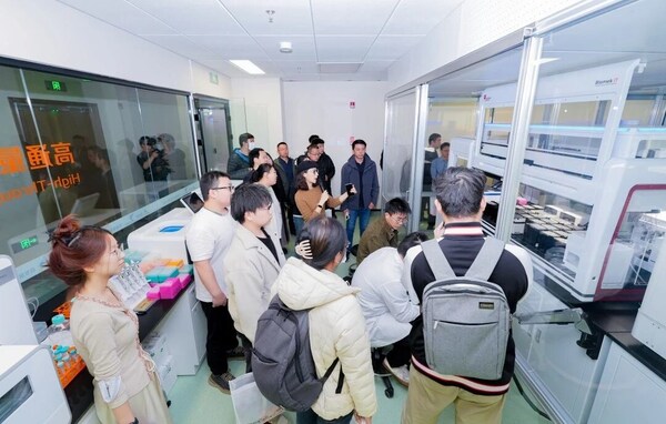参观昌发展合成生物制造转化加速中心