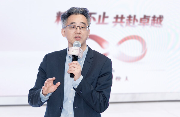 图为：复旦大学附属华山医院皮肤科主任吴文育教授