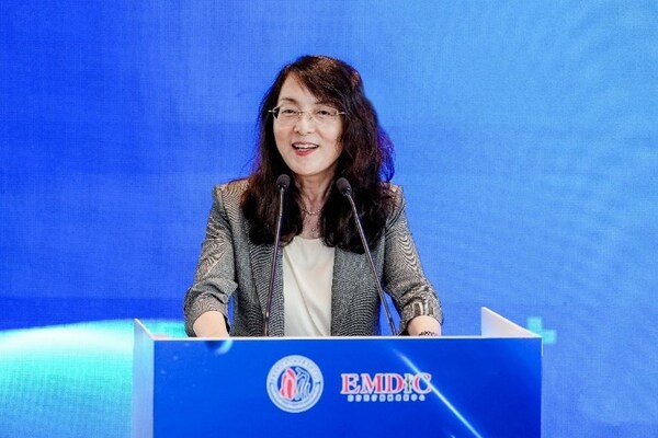 飞利浦全球执行委员会委员、大中华区总裁刘令发表致辞 飞利浦全球执行委员会委员、大中华区总裁刘令发表致辞